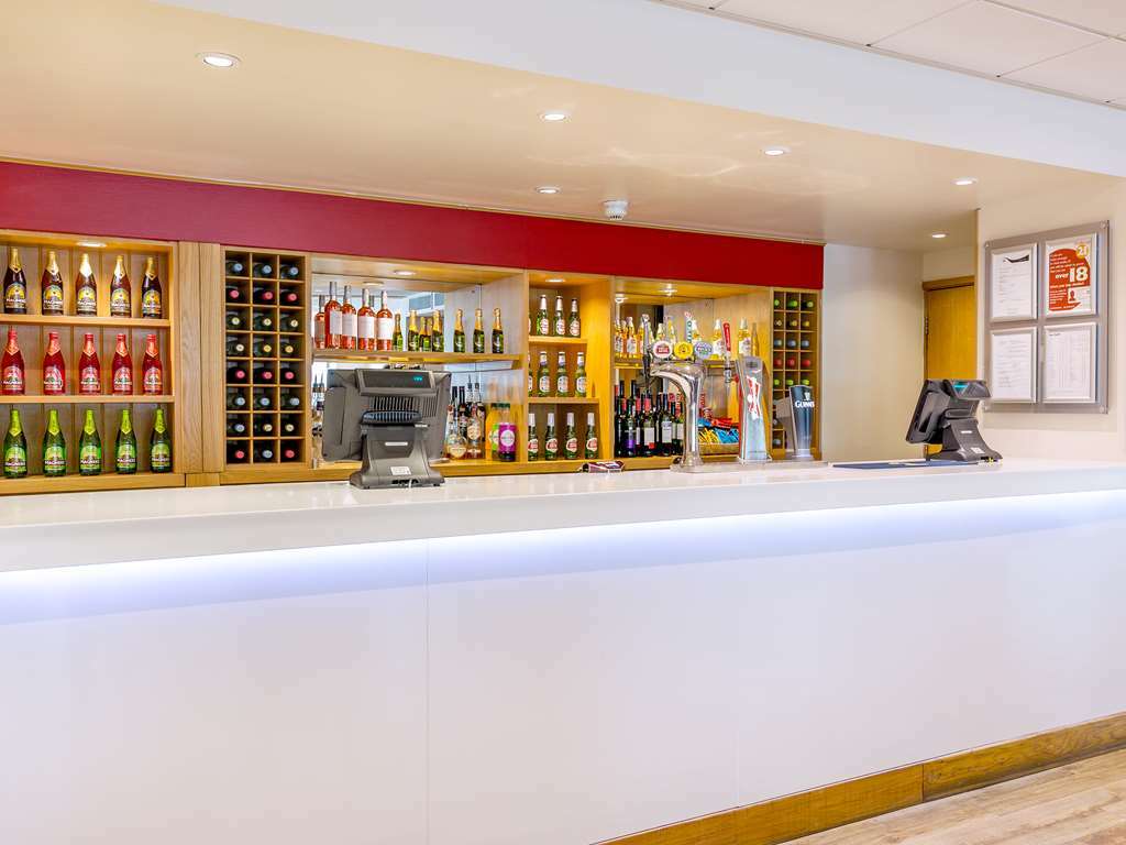 Travelodge London Docklands Restoran fotoğraf